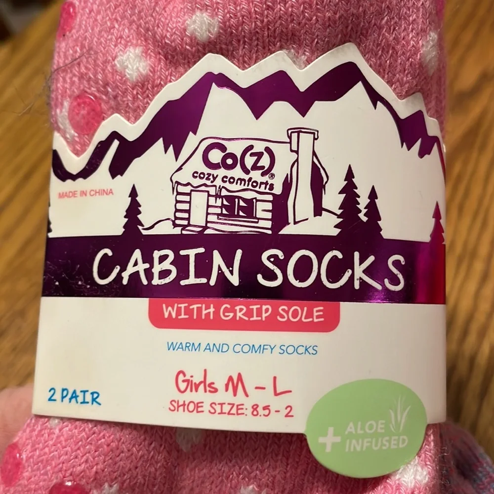 cozy comfy cabin socks with grip sole & aloe infused